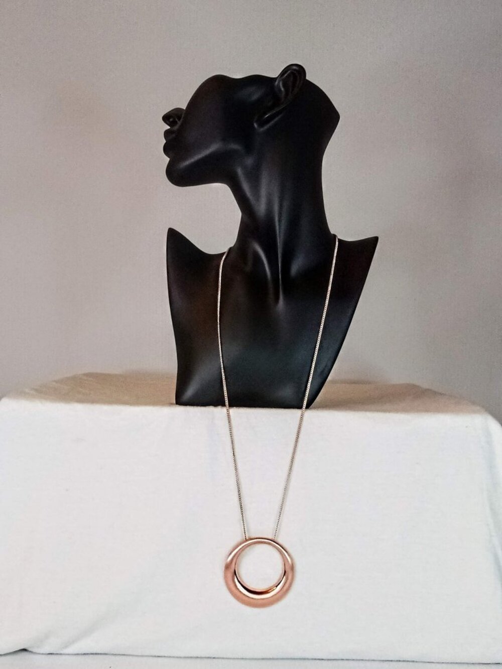 New Rose Circle Necklace